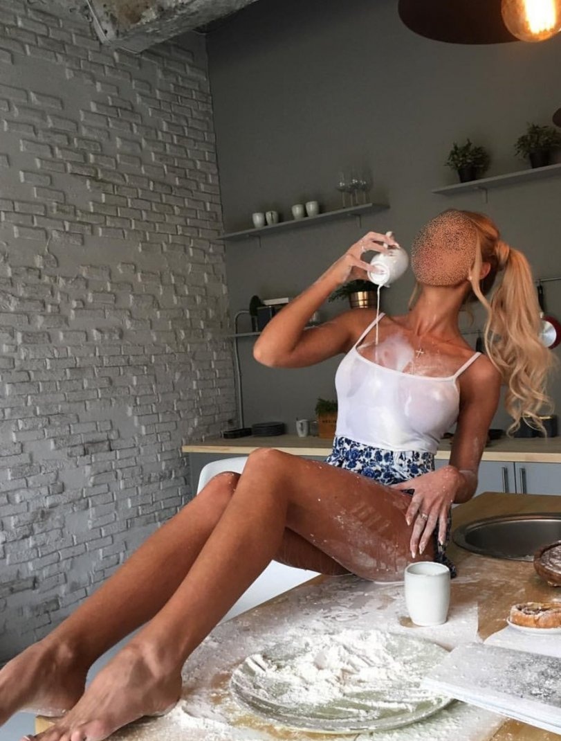 Софа привлекальеная девушка из Благодарного цена от 4000 руб