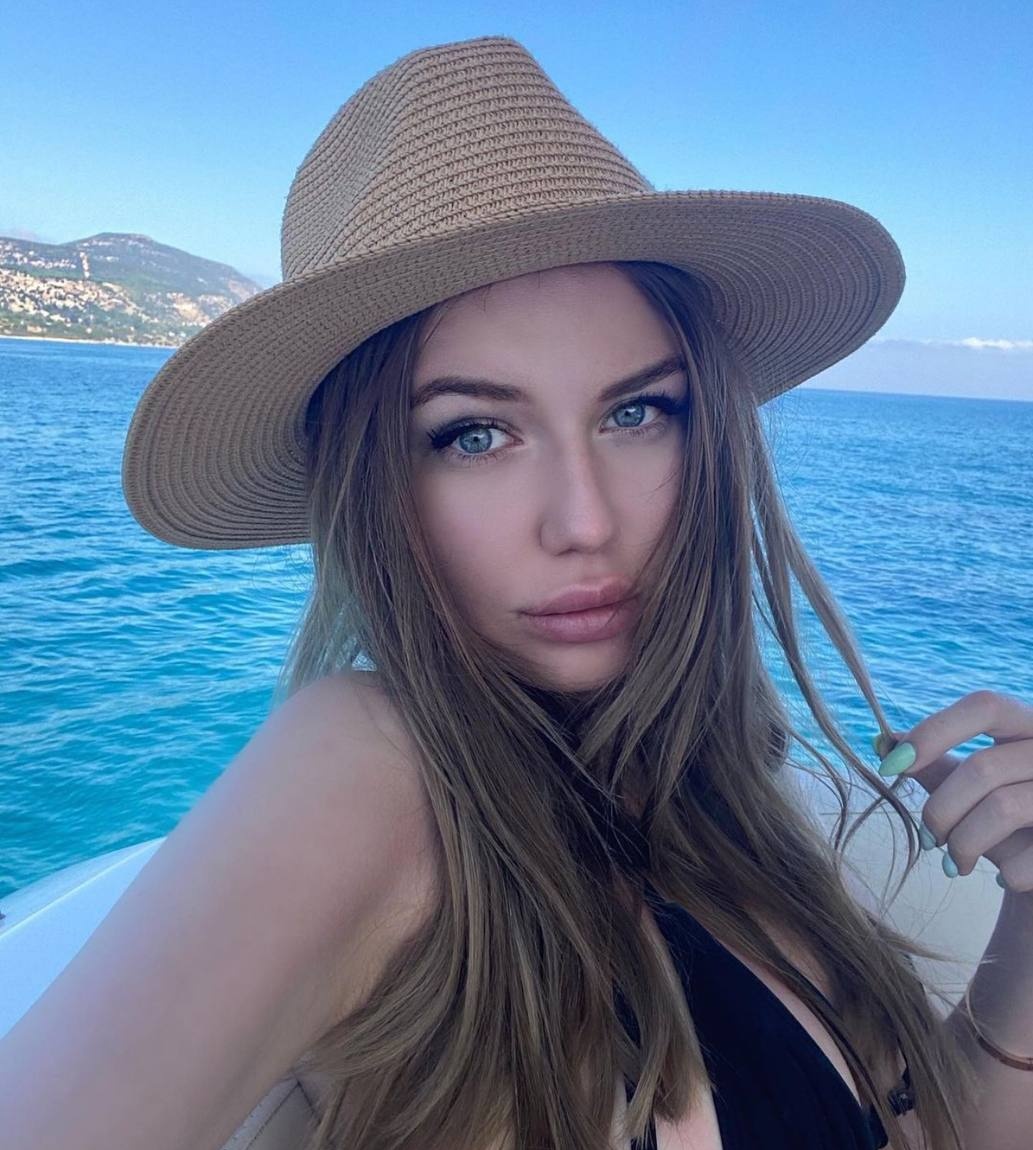 Алина привлекальеная девушка из Благодарного цена от 3000 руб